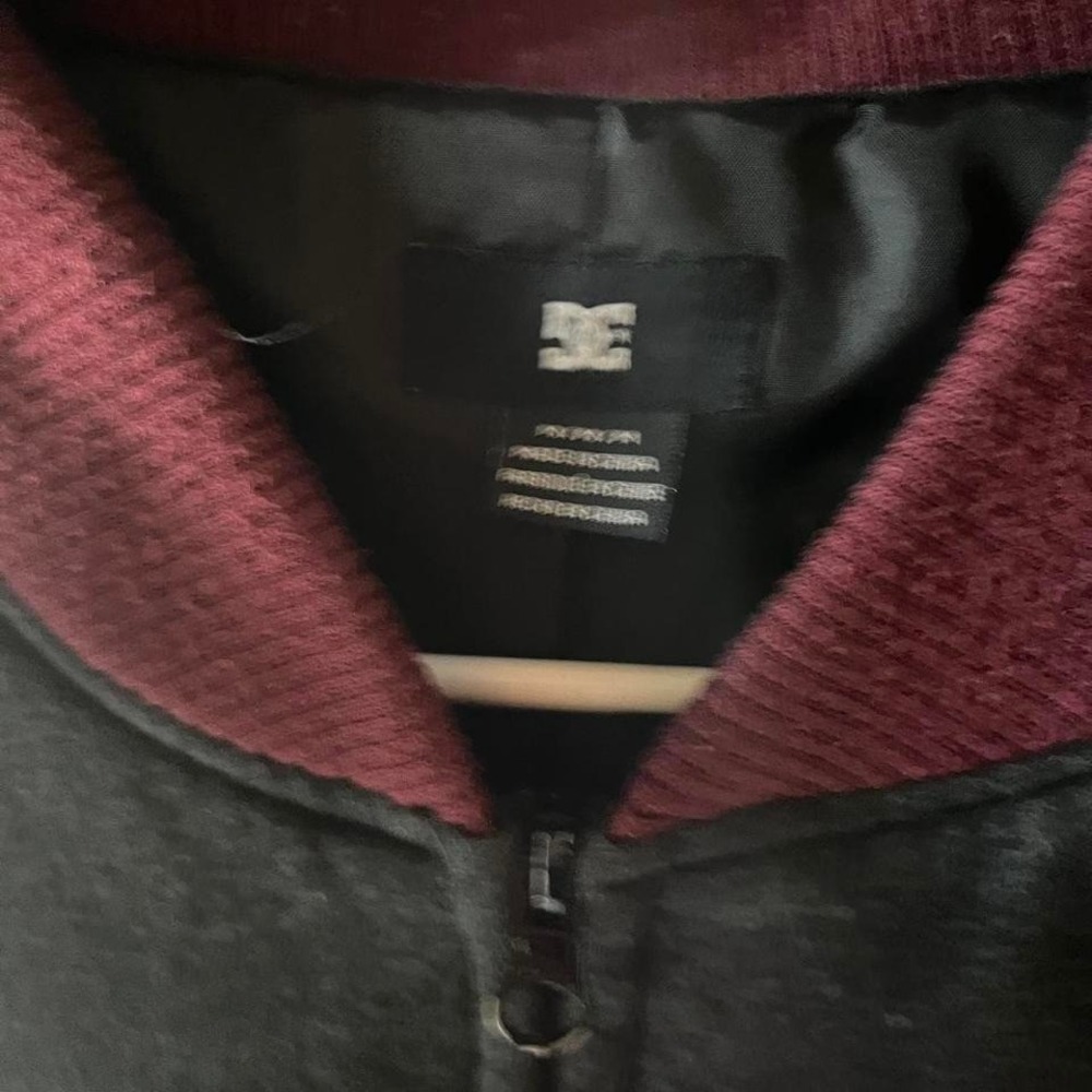 Y2K DC Shoes black and burgundy zip up jacket Size M - Picture 3 of 5